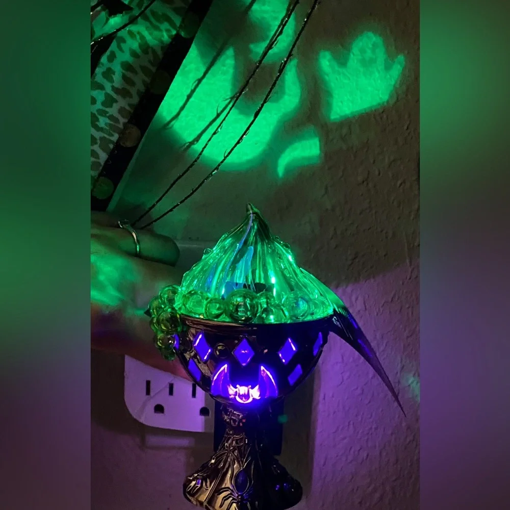 BATH AND BODY WORKS GHOSTLY GOBLET PROJECTOR NIGHTLIGHT WALLFLOWER PLUG